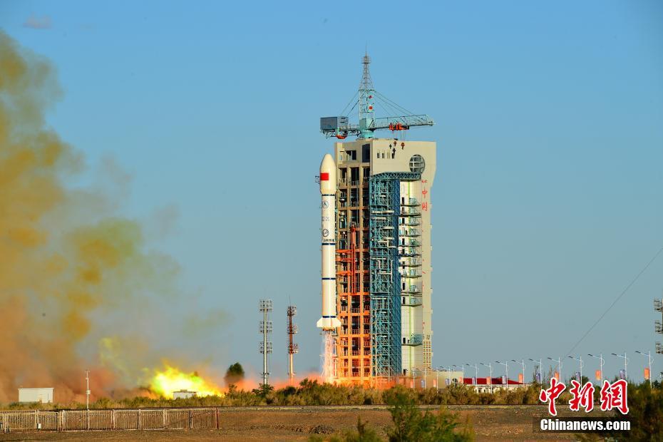 China lan?a dois satélites experimentais
