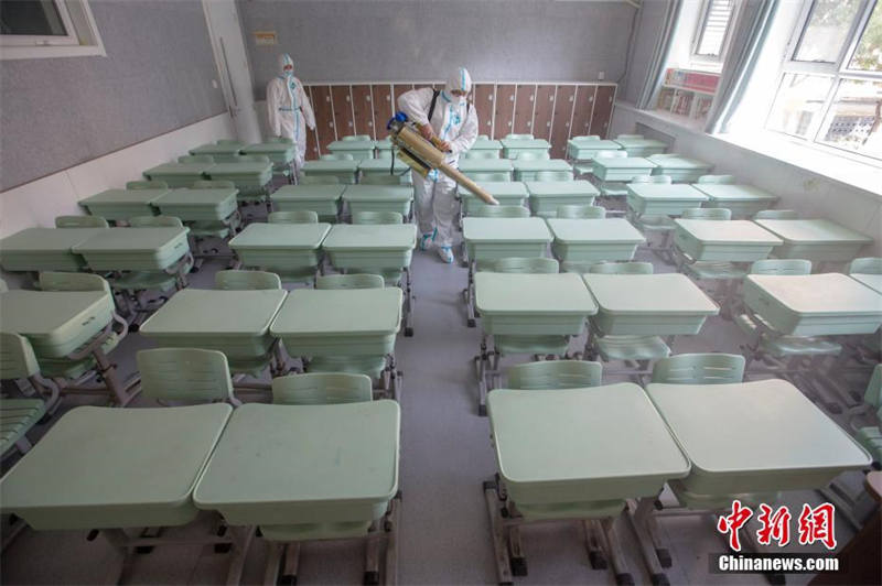 China: escola na província de Shanxi realiza limpeza e desinfe??o para retorno escolar seguro