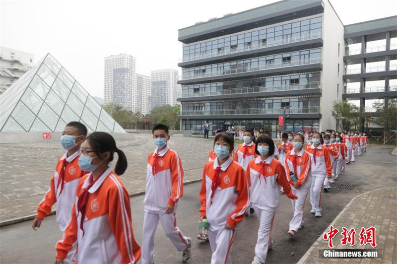 China: novo ano letivo das escolas primárias e secundárias é iniciado hoje