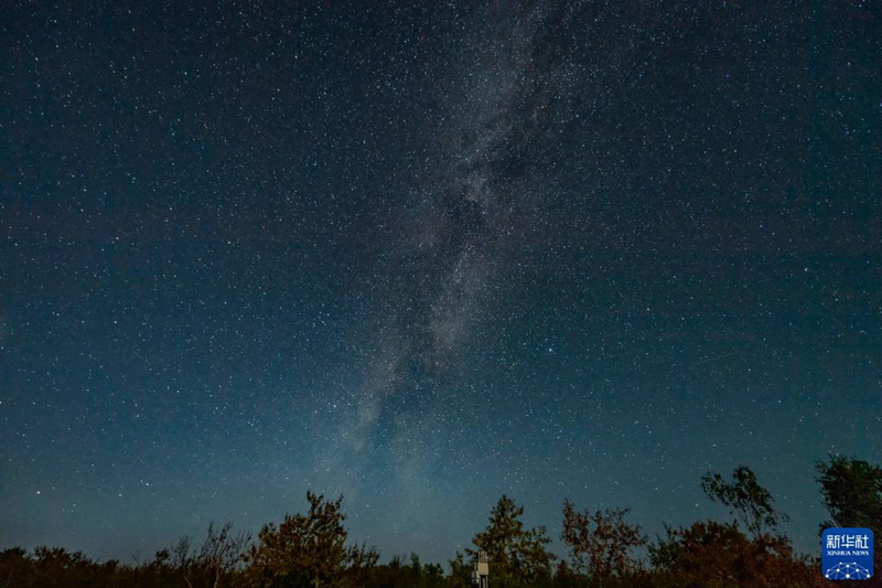 Céu estrelado é pitoresco em Wudalianchi   