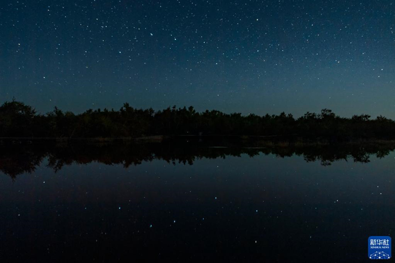 Céu estrelado é pitoresco em Wudalianchi   
