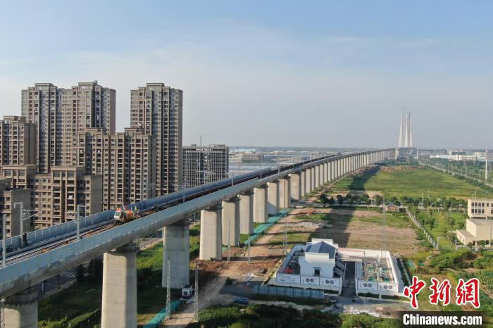 China: se??o Jiangxi da ferrovia de alta velocidade Anqing-Jiujiang come?a a colocar trilhos