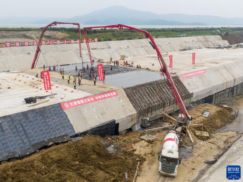 China: constru??o da sec??o principal do mais longo túnel subaquático é concluída