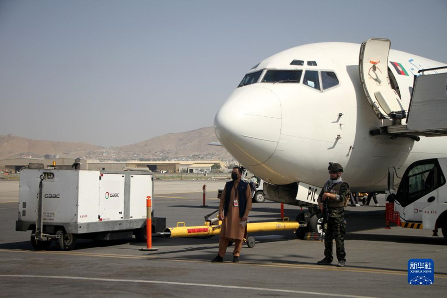 Afeganist?o retoma voos domésticos