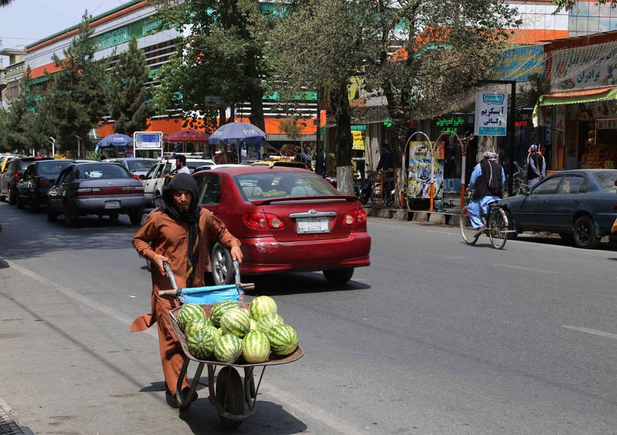 Talib? anuncia forma??o do governo interino no Afeganist?o