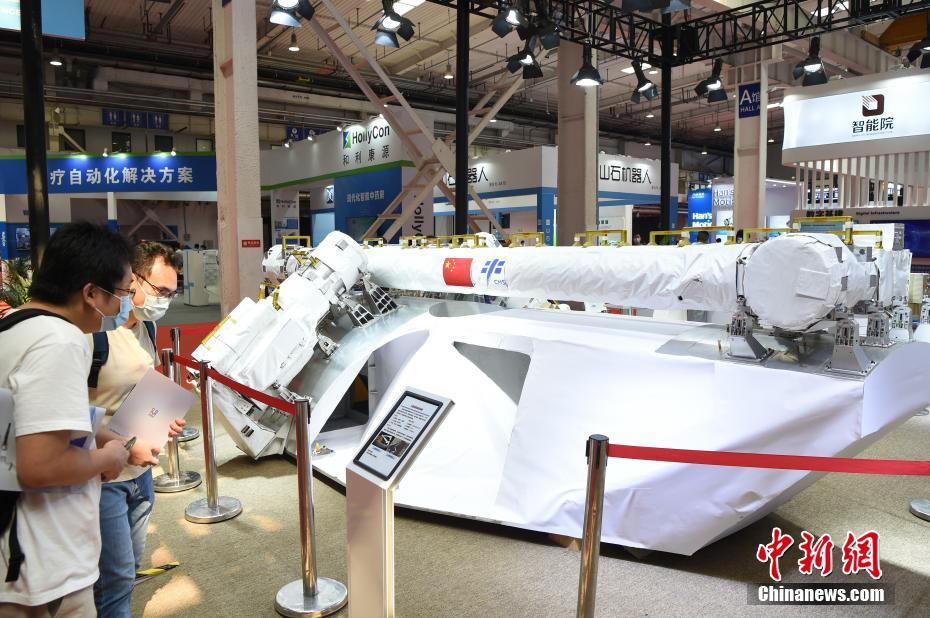 Beijing realiza Conferência Mundial de Rob?s 2021   