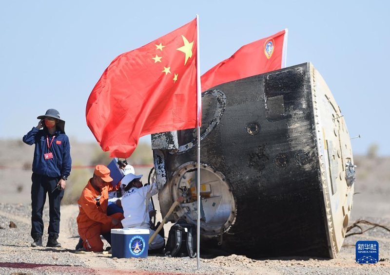 China anuncia sucesso da miss?o espacial tripulada de Shenzhou-12
