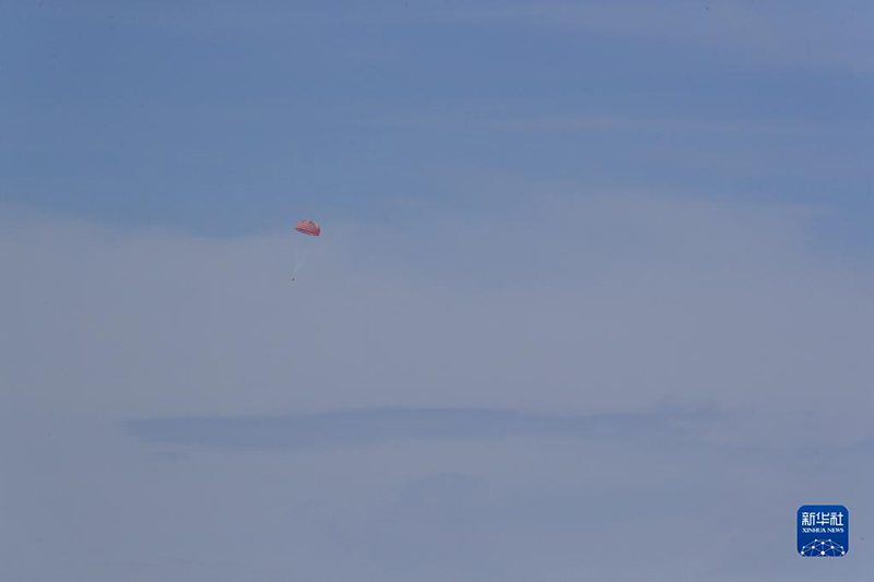 China anuncia sucesso da miss?o espacial tripulada de Shenzhou-12