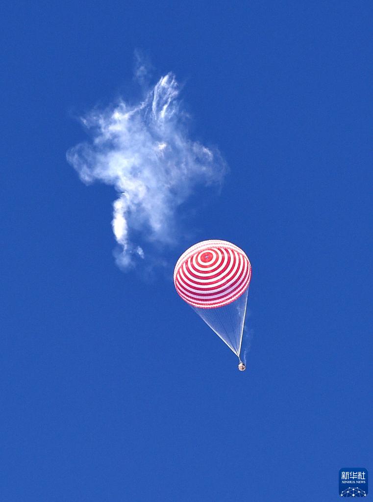 China anuncia sucesso da miss?o espacial tripulada de Shenzhou-12