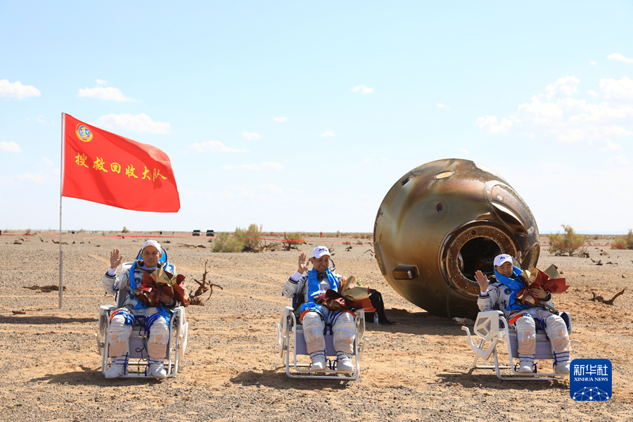 China anuncia sucesso da miss?o espacial tripulada de Shenzhou-12