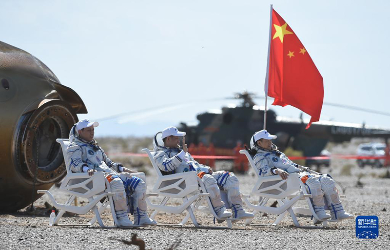 China anuncia sucesso da miss?o espacial tripulada de Shenzhou-12