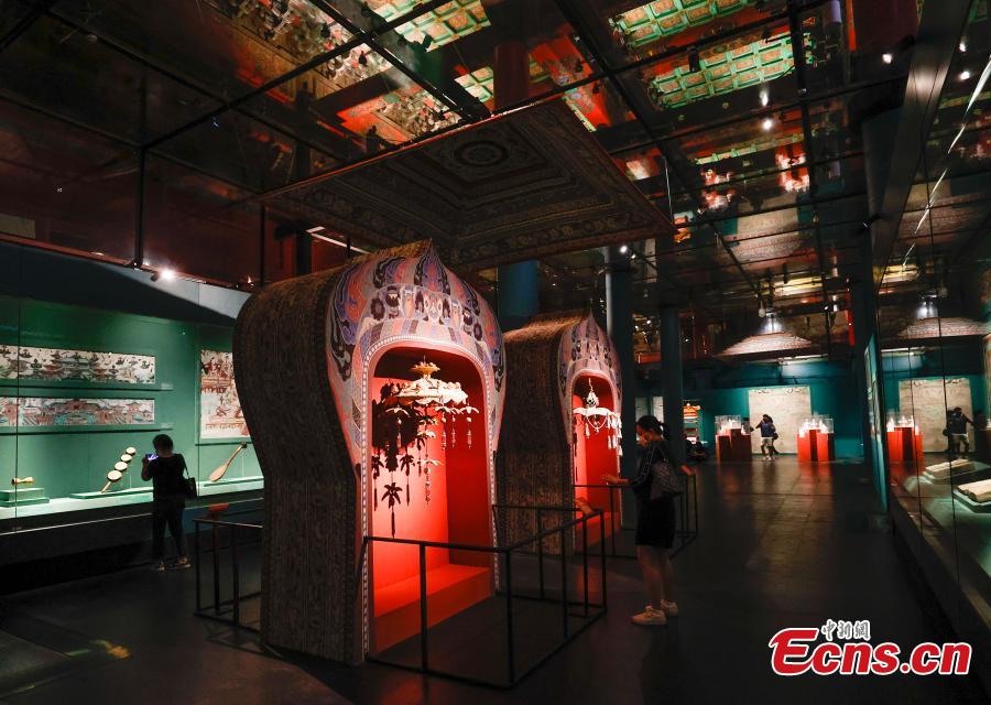 China: três réplicas de grutas s?o expostas no Museu do Palácio em Beijing