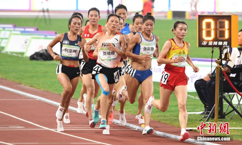 Zhang Xinyan conquista medalha de ouro nos 5000m