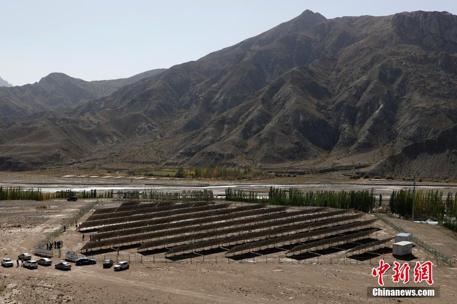 Xinjiang: usina fotovoltaica ajuda a consolidar conquistas de erradica??o da pobreza