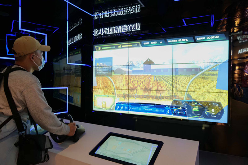 China: carreiras de alta tecnologia atraem jovens para o Parque de Software de Xinjiang