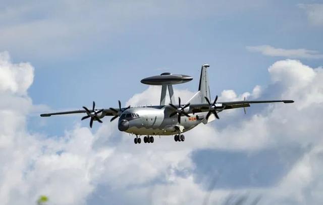 Aeronaves J-16D e WZ-7 ser?o apresentadas no Show Aéreo da China