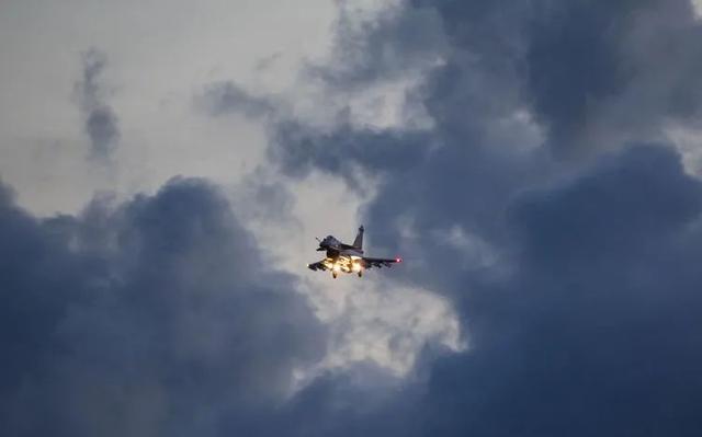 Aeronaves J-16D e WZ-7 ser?o apresentadas no Show Aéreo da China