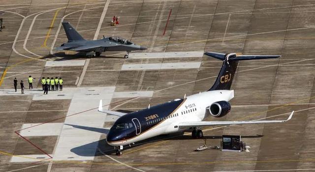 Aeronaves J-16D e WZ-7 ser?o apresentadas no Show Aéreo da China