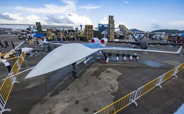 Aeronaves J-16D e WZ-7 ser?o apresentadas no Show Aéreo da China