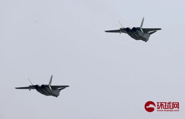Ca?a J-20 equipado com motores chineses