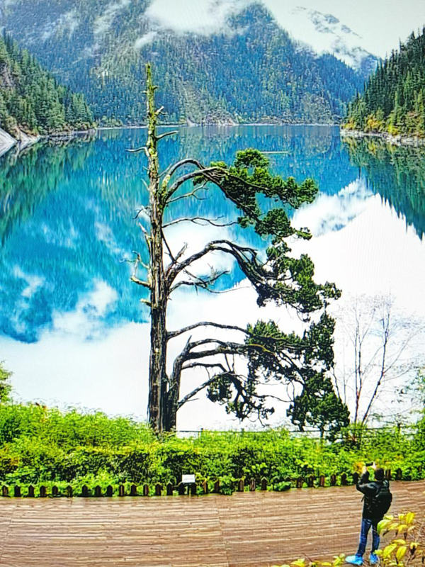 Jiuzhaigou reabre totalmente após terremoto de 2017