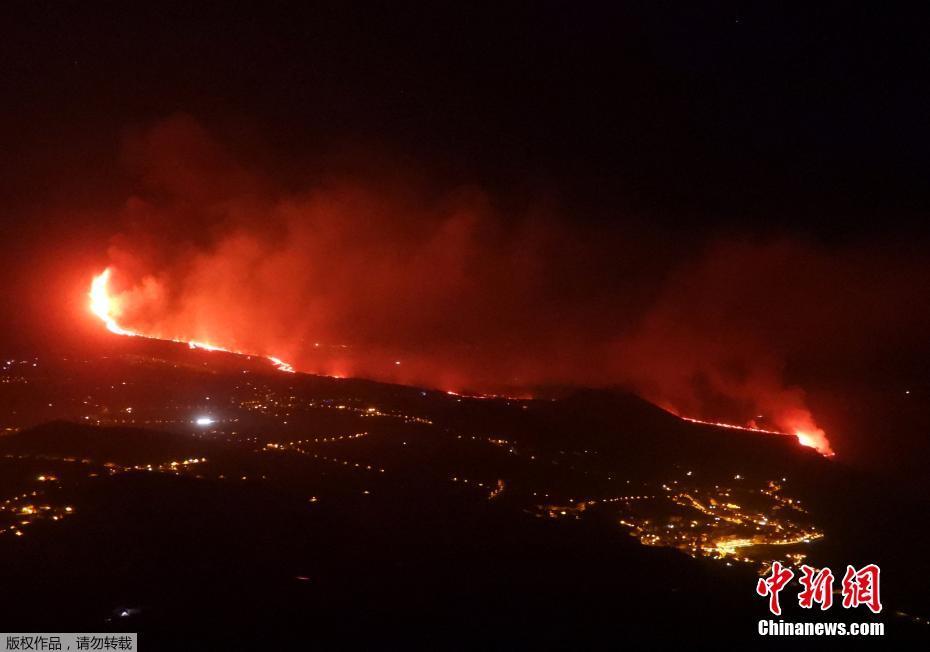 Espanha: lava do vulc?o toca Oceano Atlantico