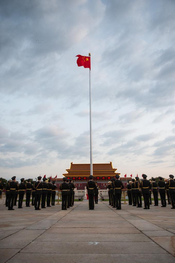 Cerim?nia de hasteamento da bandeira na Pra?a Tian'anmen no Dia Nacional