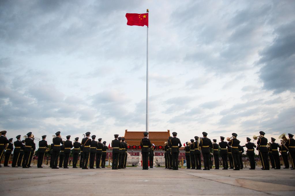 Cerim?nia de hasteamento da bandeira na Pra?a Tian'anmen no Dia Nacional