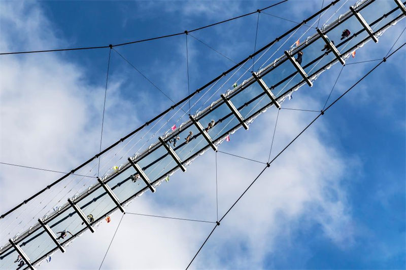 Chineses desfrutam do feriado do Dia Nacional ao redor do país