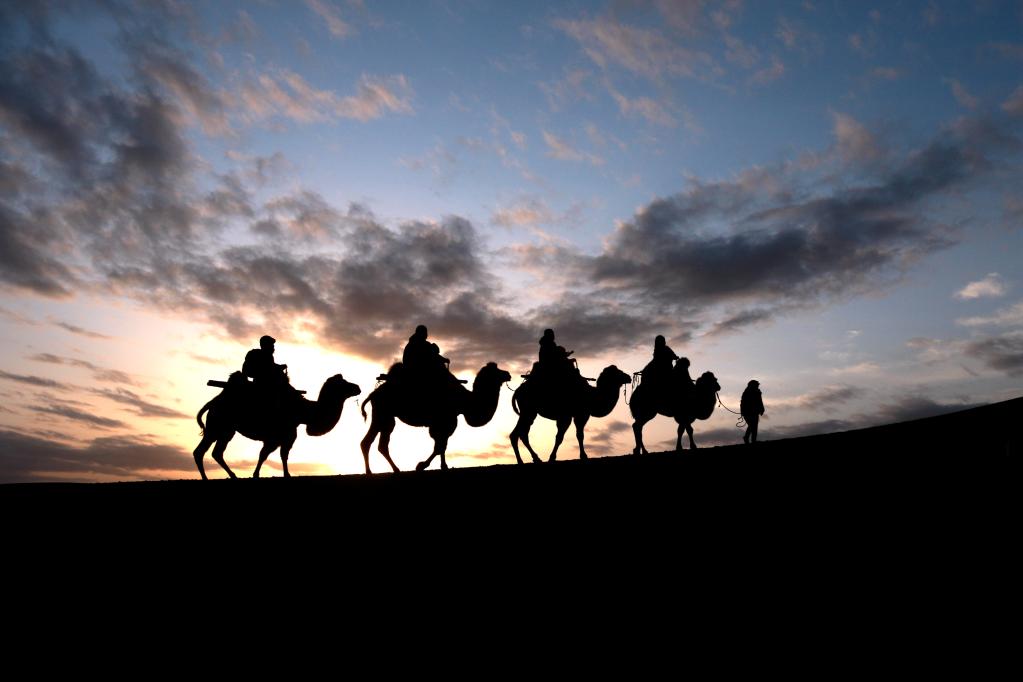 Turistas se divertem durante feriado do Dia Nacional ao redor da China