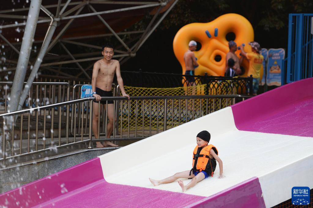 China registra 515 milh?es de viagens turísticas domésticas durante o feriado do Dia Nacional