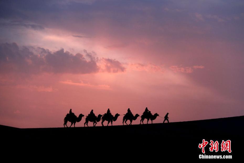Gansu: paisagem da Rota da Seda atrai mais de 300.000 visitantes durante feriado do Dia Nacional   