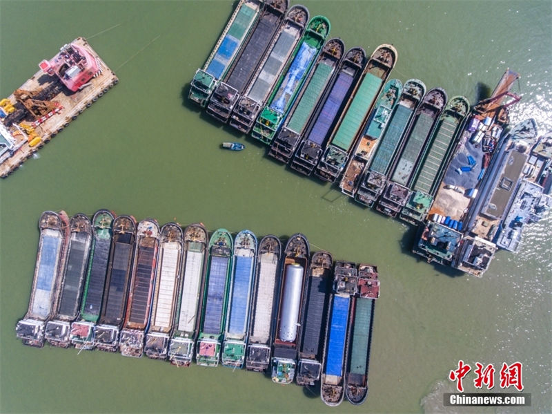 Tuf?o “Kompasu” atinge sul da China