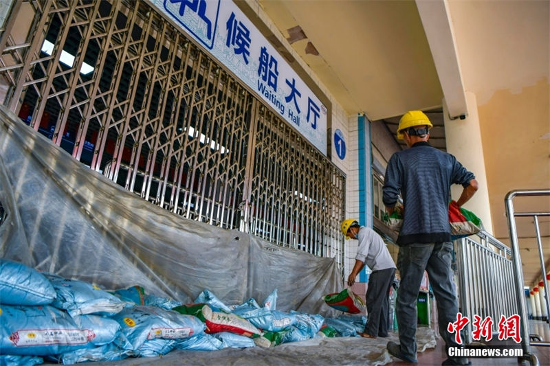 Tuf?o “Kompasu” atinge sul da China