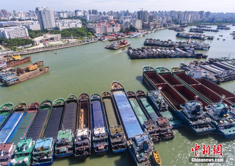 Tuf?o “Kompasu” atinge sul da China