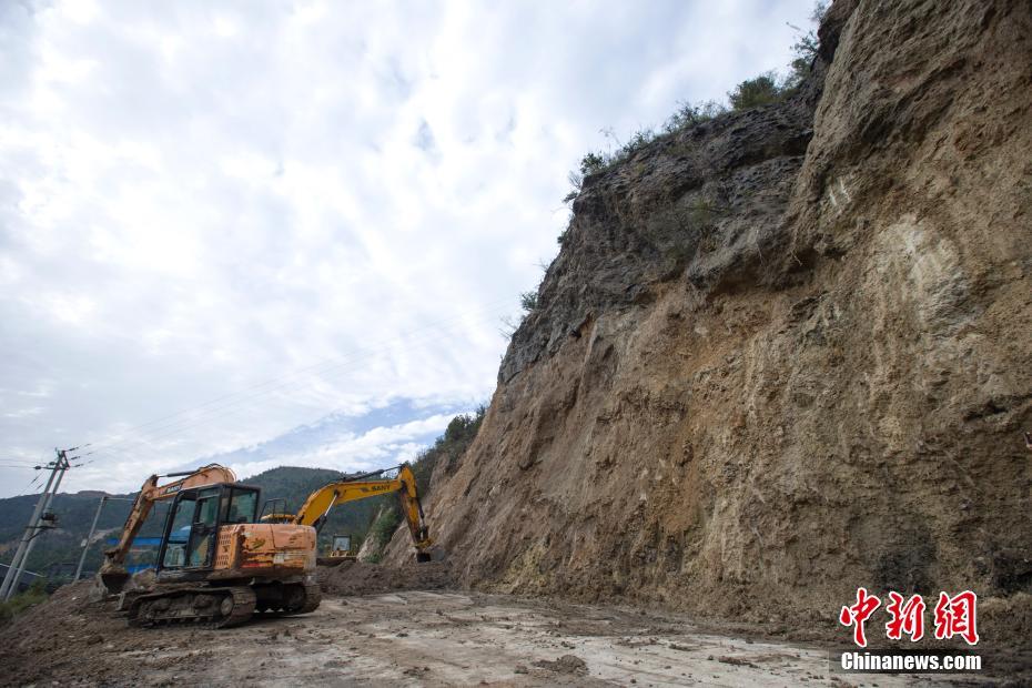 Shanxi: mais de 6.000 quil?metros de rodovias s?o danificadas por inunda??o