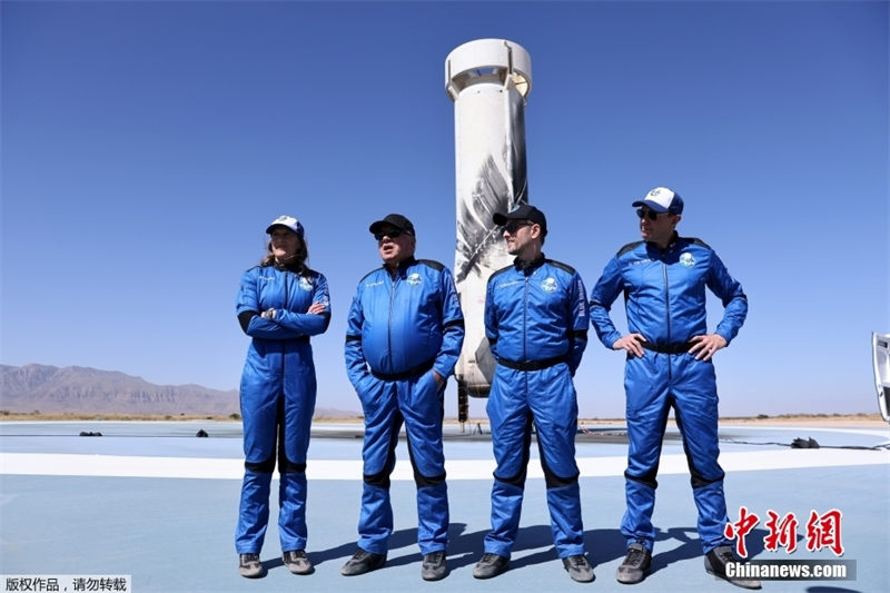 Capit?o Kirk de “Star Trek” completa viagem espacial com 90 anos de idade 