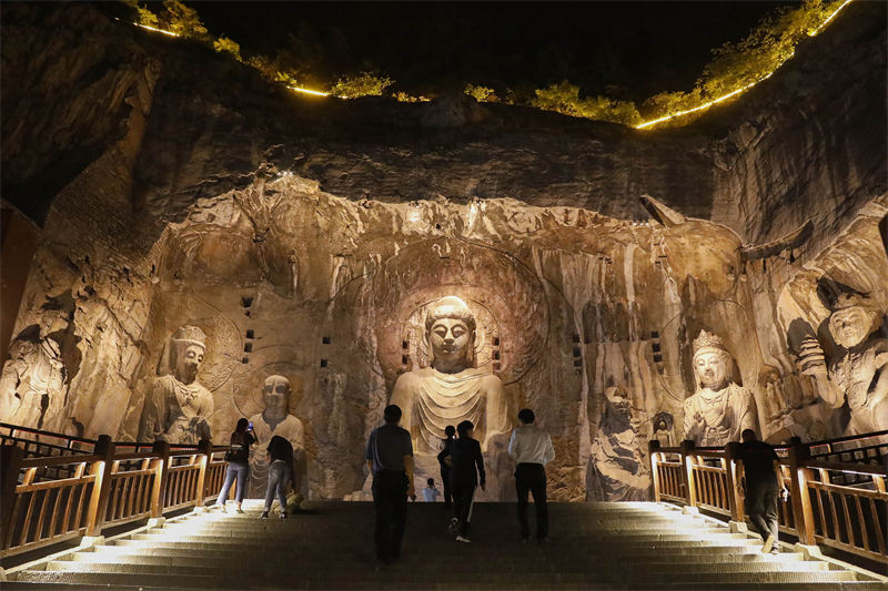 Henan: Grutas de Longmen atraem visitantes
