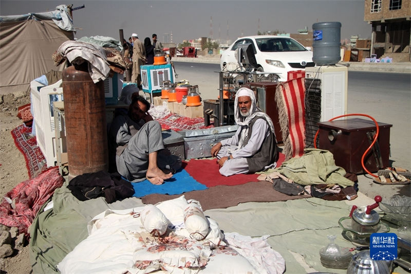 Cabul: mercado de segunda m?o atrai residentes locais