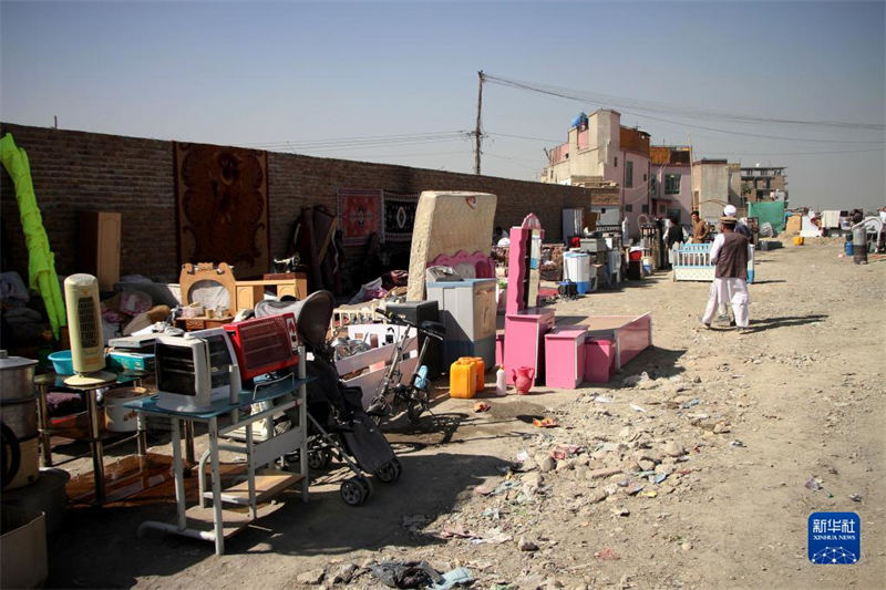 Cabul: mercado de segunda m?o atrai residentes locais