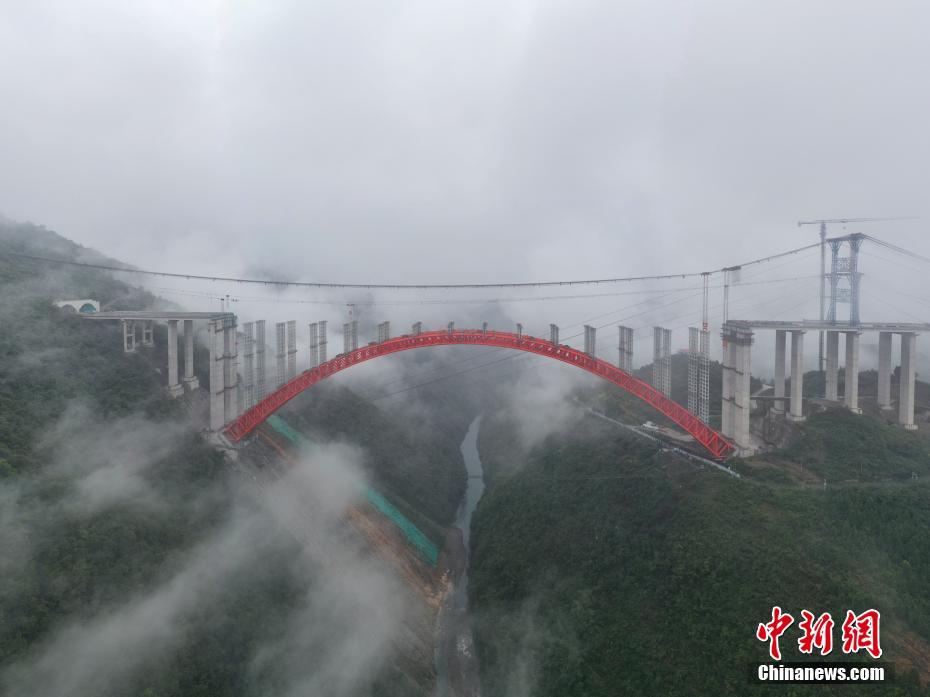 Concluída instala??o de pilares da mega ponte Dafaqu na via expressa Renhuai-Zunyi