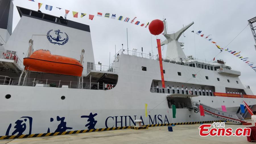 China lan?a primeiro navio de patrulha marítima de 10.000 toneladas em Guangzhou