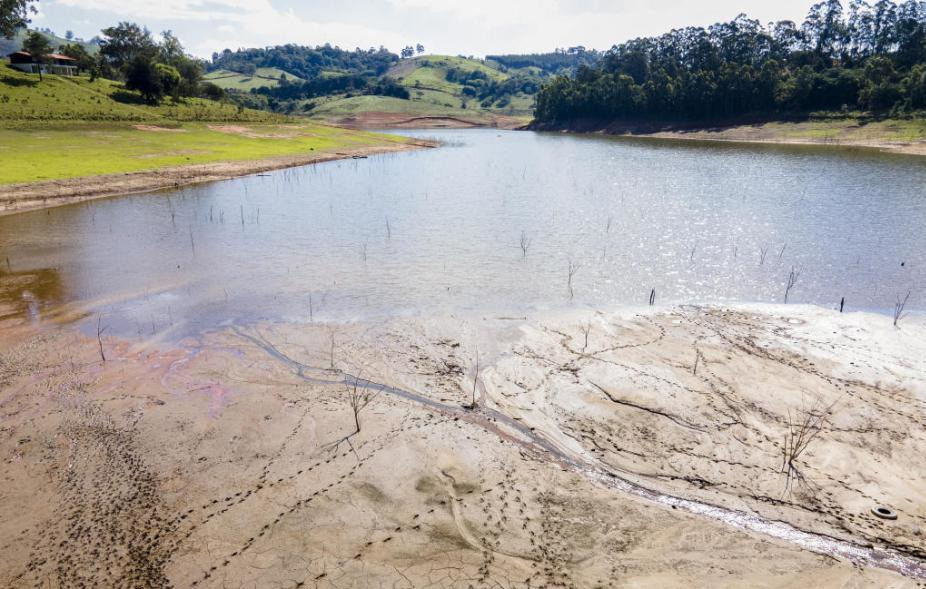 Brasil: água armazenada no maior reservatório em S?o Paulo n?o atinge 30% devido à seca