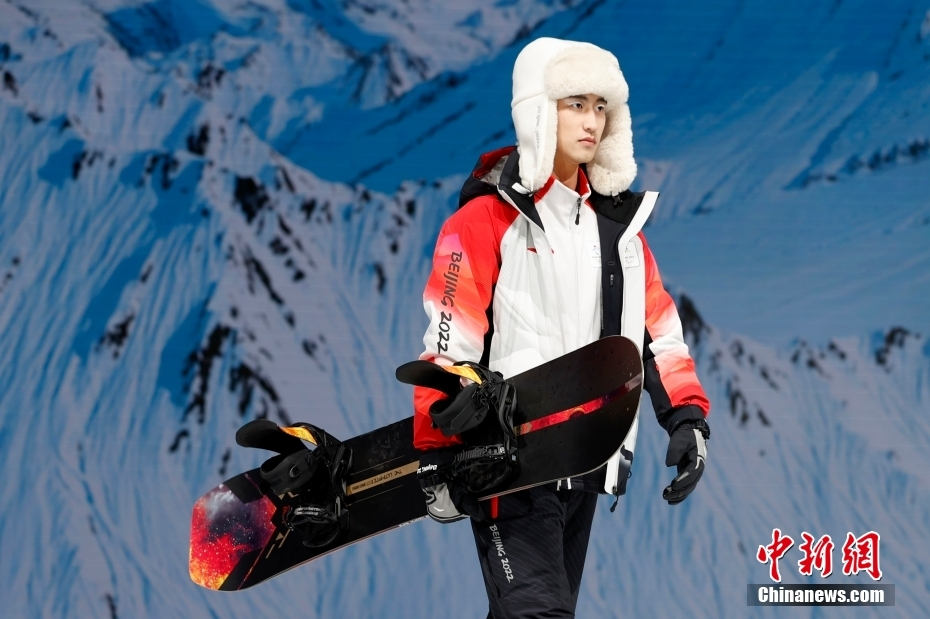 Beijing 2022 revela uniformes oficiais para funcionários, técnicos e voluntários