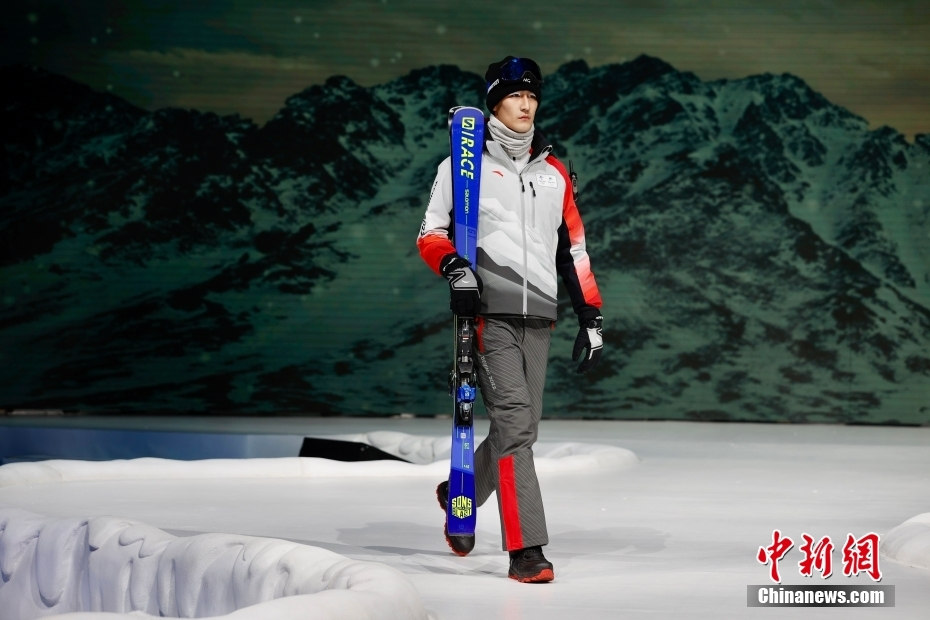 Beijing 2022 revela uniformes oficiais para funcionários, técnicos e voluntários