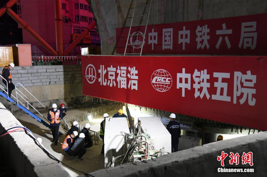 Hebei realiza gira??o da ponte de treli?as sobre duas linhas ferroviárias