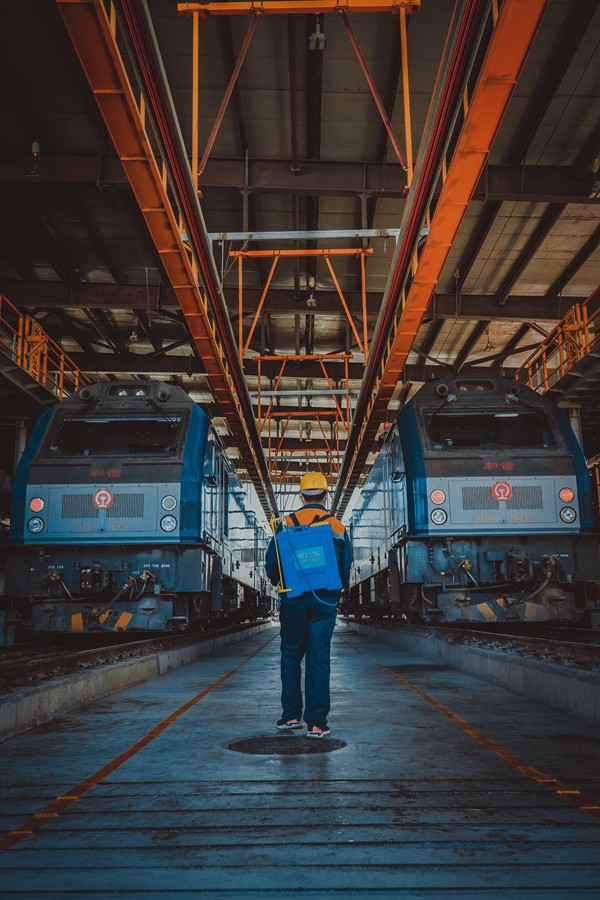 Trabalhadores ferroviários assumem suas responsabilidades durante pandemia da Covid-19