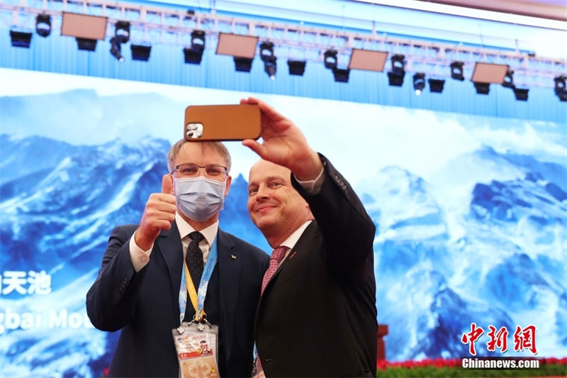  4a Exposi??o Internacional de Importa??o da China é inaugurada em Shanghai