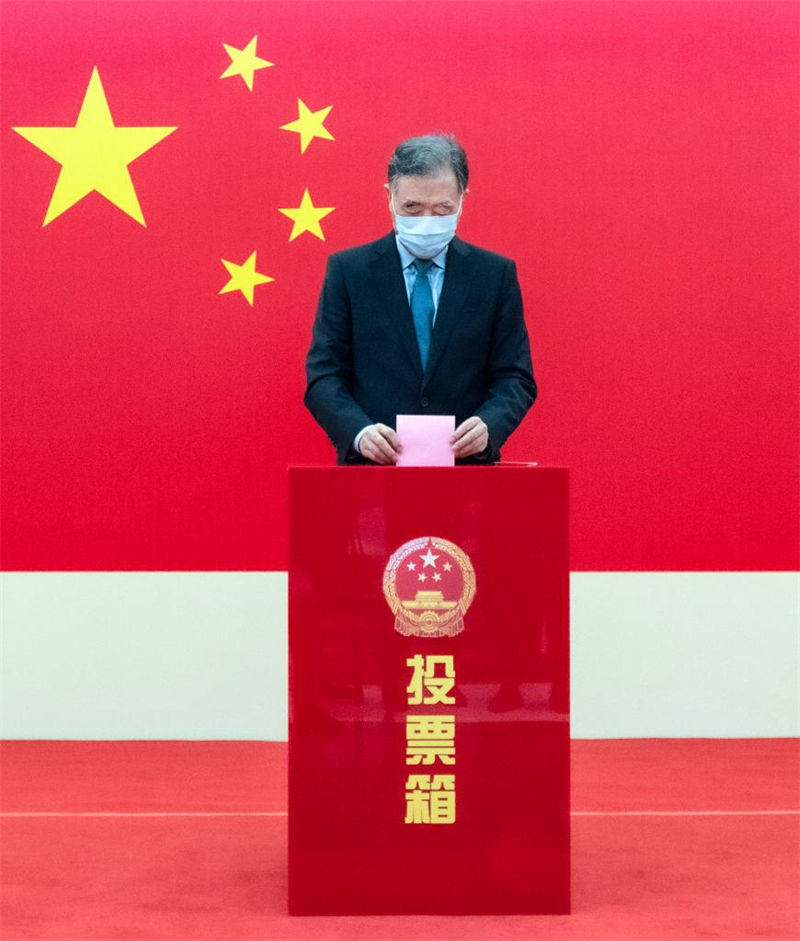 Xi Jinping vota na elei??o legislativa local em Beijing