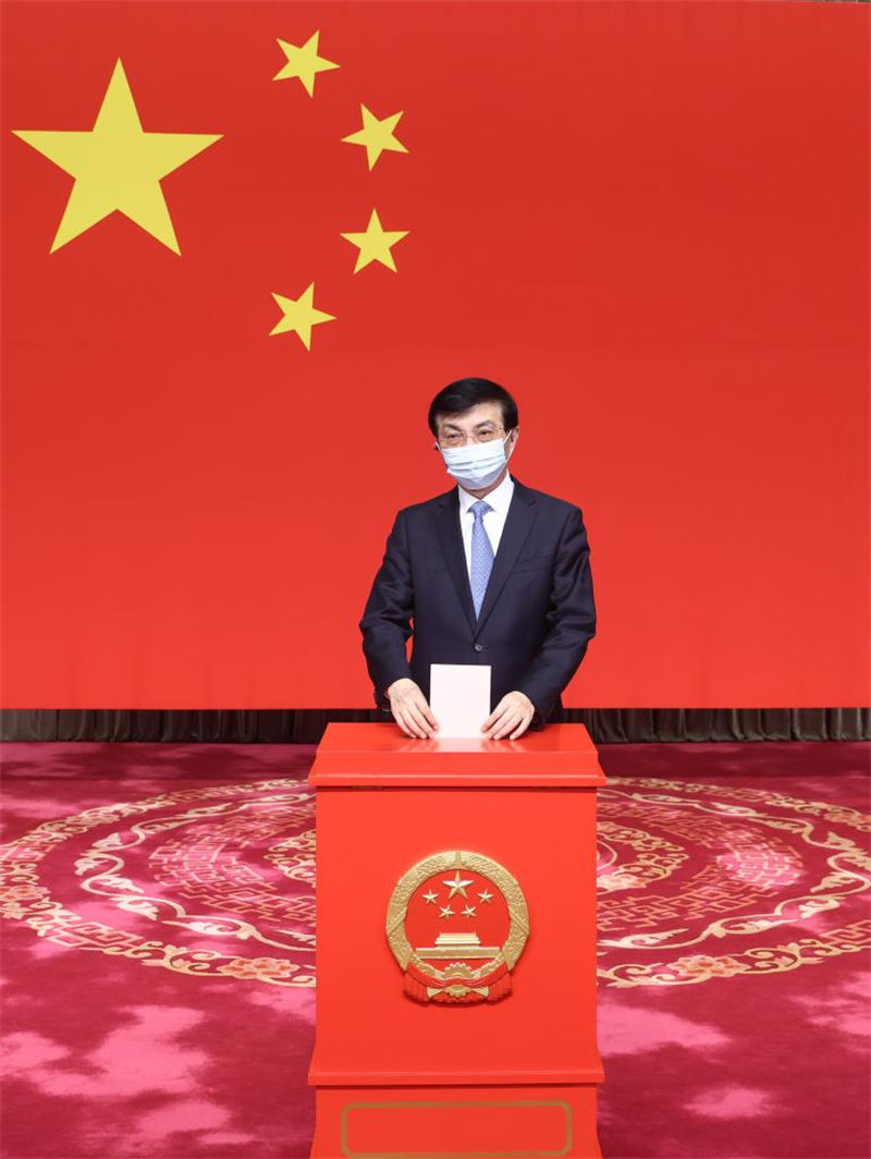 Xi Jinping vota na elei??o legislativa local em Beijing